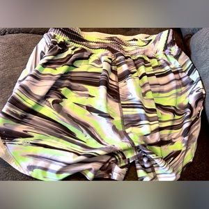 Lululemon size 6 Limited edition Hottie Hot Shorts 4” Green and black swirl